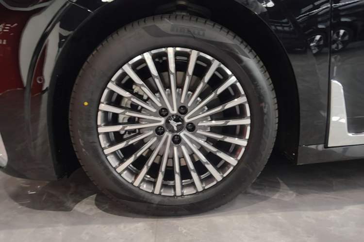 Used VOYAH Dream 2026 Model PHEV Qiankun Ultra Left Front Wheel Hub