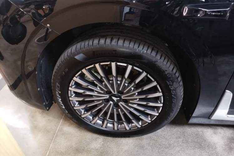 Used VOYAH Dream 2026 Model PHEV Qiankun Ultra Left Front Wheel Hub