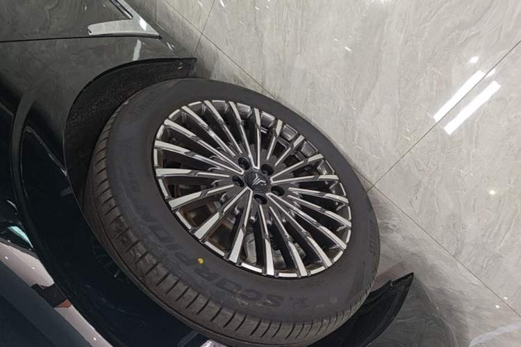 Used VOYAH Dream 2026 Model PHEV Qiankun Ultra Left Front Wheel Hub