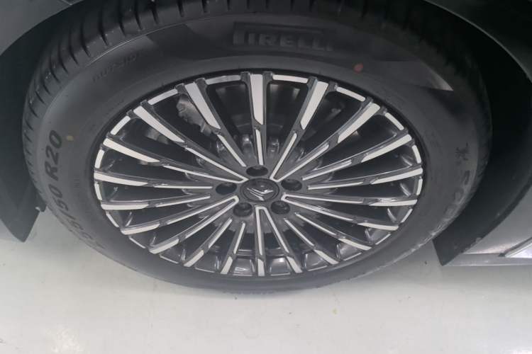 Used VOYAH Dream 2026 Model PHEV Qiankun Ultra Left Front Wheel Hub