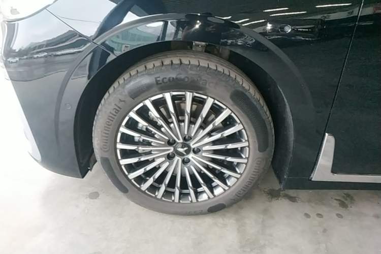 Used VOYAH Dream 2026 Model PHEV Qiankun Pro Left Front Wheel Hub