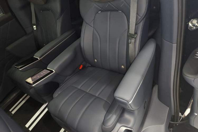 Used VOYAH Dream 2026 Model PHEV Qiankun Ultra Left Rear Seat
