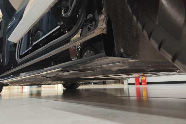 Used VOYAH Dream 2026 Model PHEV Qiankun Ultra Left Side Sill
