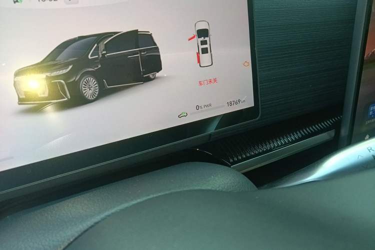 Used VOYAH Dream 2026 Model PHEV Qiankun Pro Odometer Close Up
