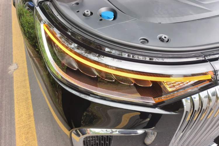 Used VOYAH Dream 2026 Model PHEV Qiankun Ultra Right Front Headlight
