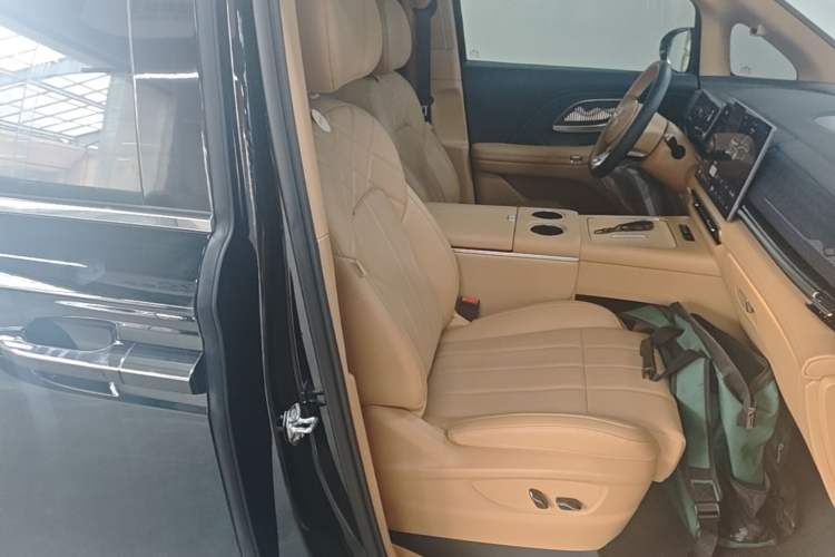 Used VOYAH Dream 2026 Model PHEV Qiankun Pro Right Front Seat