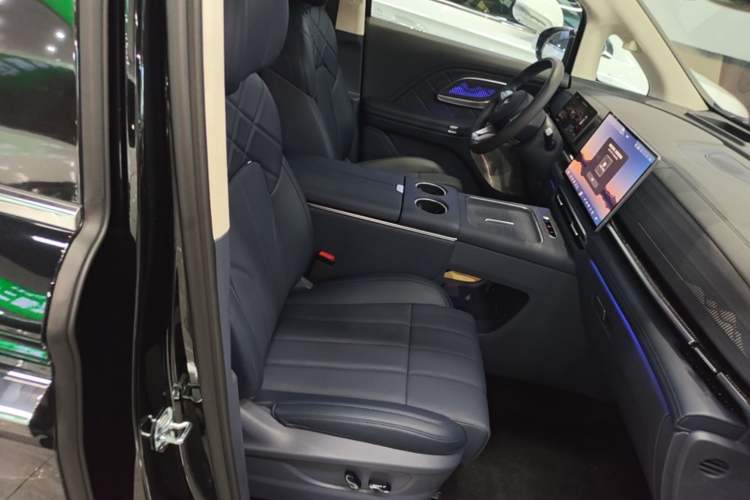 Used VOYAH Dream 2026 Model PHEV Qiankun Ultra Right Front Seat