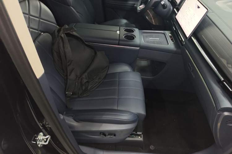 Used VOYAH Dream 2026 Model PHEV Qiankun Ultra Right Front Seat