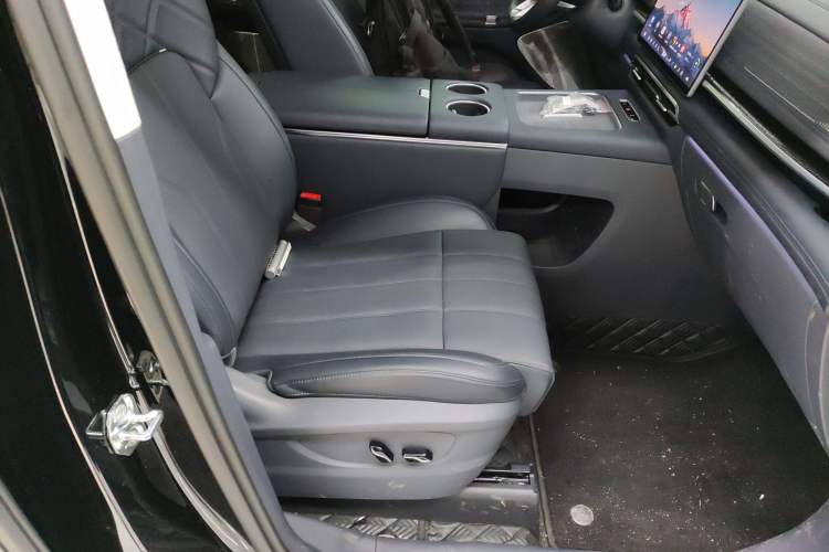 Used VOYAH Dream 2026 Model PHEV Qiankun Ultra Right Front Seat