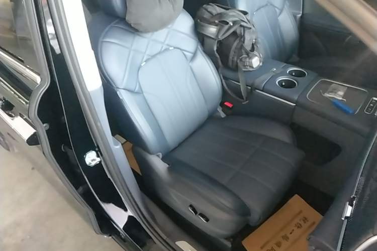 Used VOYAH Dream 2026 Model PHEV Qiankun Pro Right Front Seat