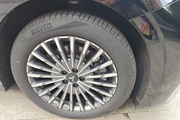 Used VOYAH Dream 2026 Model PHEV Qiankun Ultra Right Front Wheel Hub