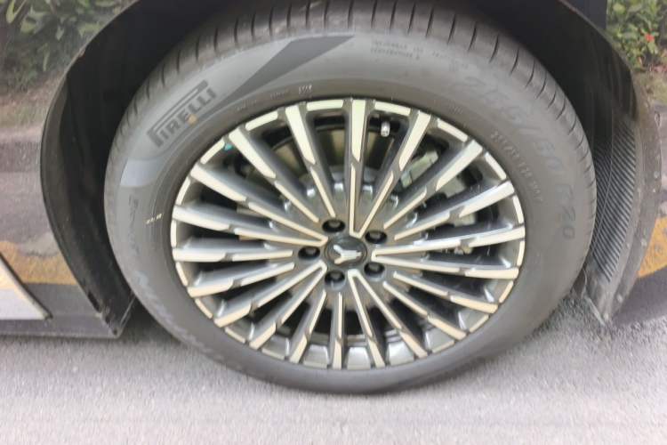 Used VOYAH Dream 2026 Model PHEV Qiankun Ultra Right Front Wheel Hub