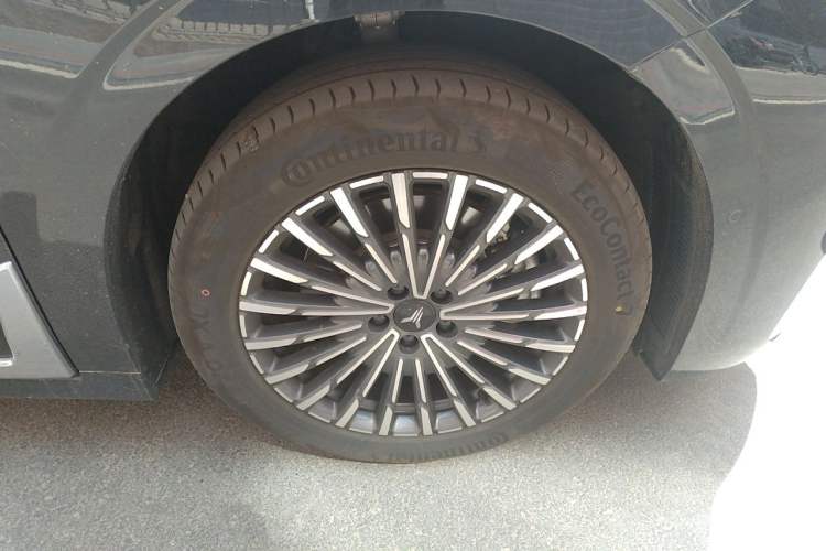 Used VOYAH Dream 2026 Model PHEV Kunpeng Pro Right Front Wheel Hub