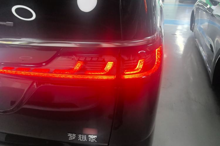 Used VOYAH Dream 2026 Model PHEV Qiankun Ultra Right Rear Taillight