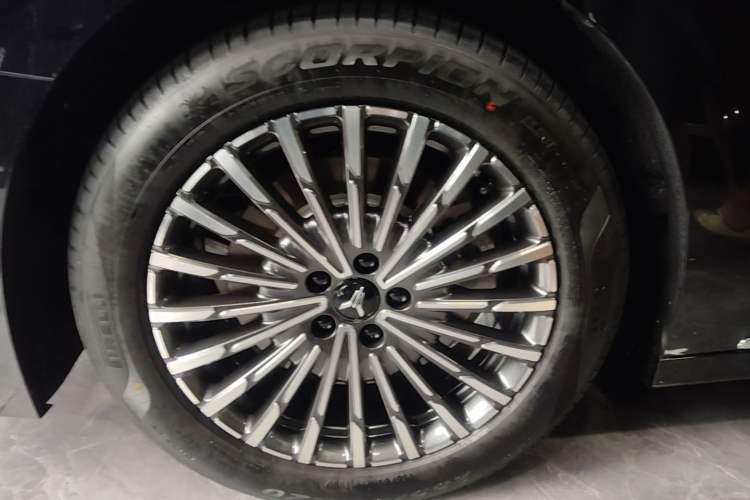 Used VOYAH Dream 2026 Model PHEV Qiankun Ultra Right Rear Wheel Hub