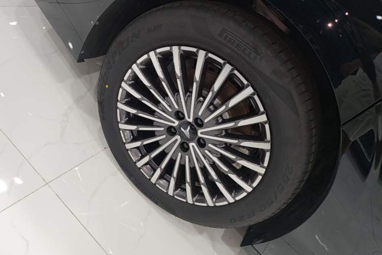 Used VOYAH Dream 2026 Model PHEV Qiankun Ultra Right Rear Wheel Hub