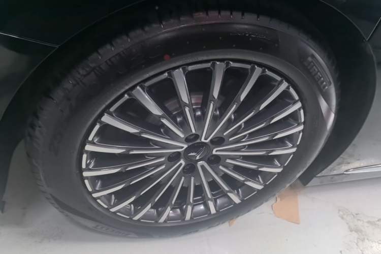 Used VOYAH Dream 2026 Model PHEV Qiankun Ultra Right Rear Wheel Hub
