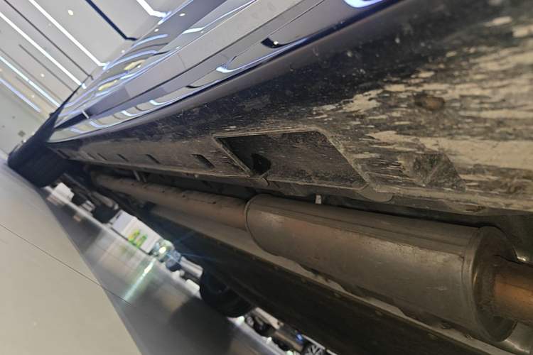 Used VOYAH Dream 2026 Model PHEV Kunpeng Pro Right Side Sill