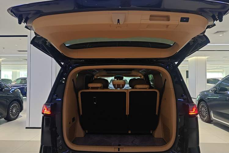 Used VOYAH Dream 2026 Model PHEV Kunpeng Pro Trunk