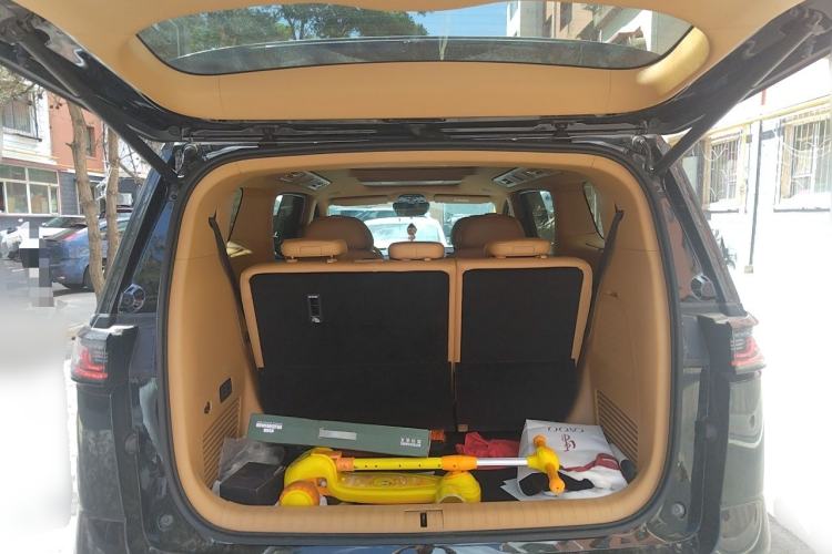Used VOYAH Dream 2026 Model PHEV Kunpeng Pro Trunk