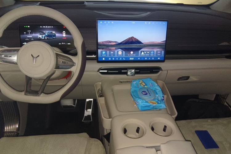 Used VOYAH Dream 2026 Model PHEV Kunpeng Max Center Console