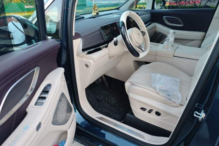 Used VOYAH Dream 2026 Model PHEV Qiankun Pro Driver Seat