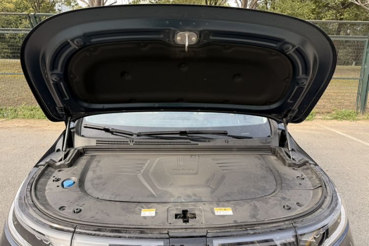 Used VOYAH Dream 2026 Model PHEV Qiankun Max Engine Bay