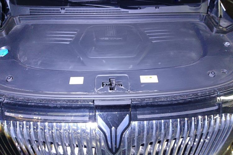 Used VOYAH Dream 2026 Model PHEV Qiankun Ultra Engine Bay