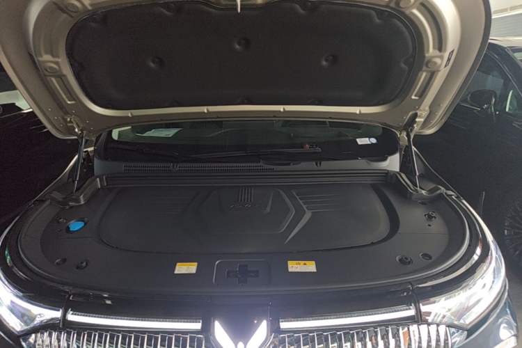 Used VOYAH Dream 2026 Model PHEV Qiankun Ultra Engine Bay