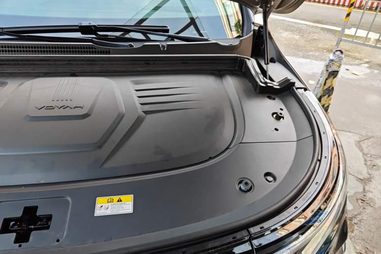 Used VOYAH Dream 2026 Model PHEV Qiankun Ultra Engine Bay Left