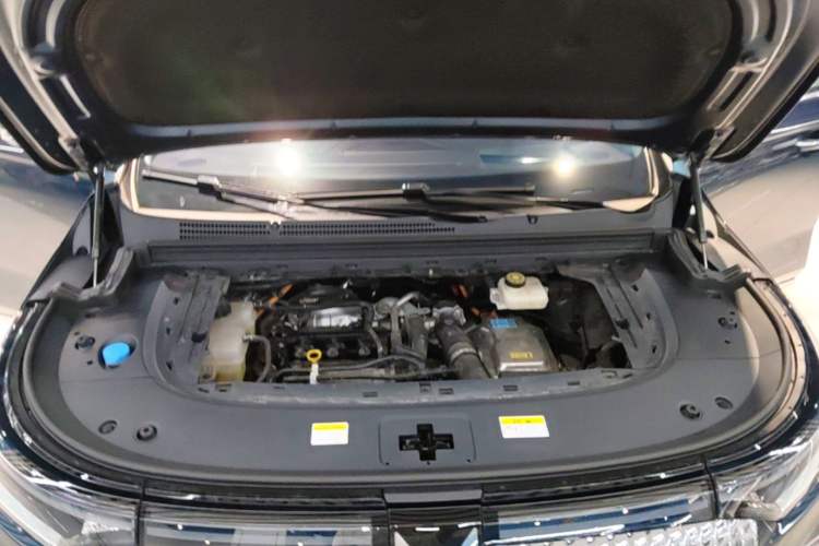 Used VOYAH Dream 2026 Model PHEV Kunpeng Pro Engine Bay