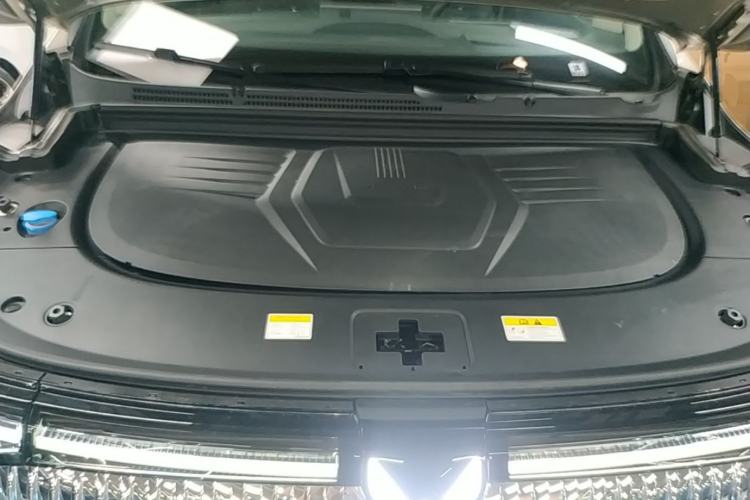 Used VOYAH Dream 2026 Model PHEV Qiankun Ultra Engine Bay
