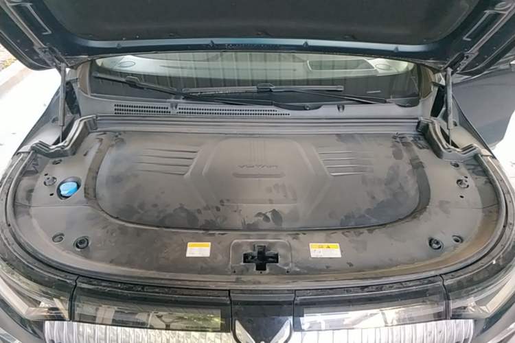 Used VOYAH Dream 2026 Model PHEV Qiankun Pro Engine Bay