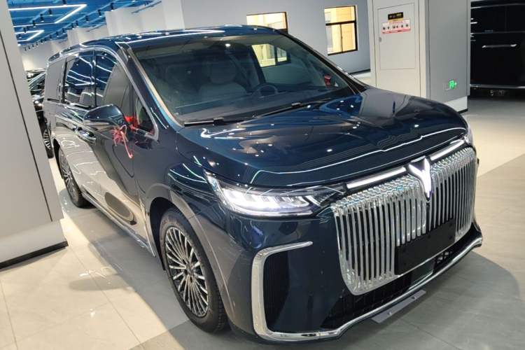 Used VOYAH Dream 2026 Model PHEV Kunpeng Pro Front Right 45 Deg
