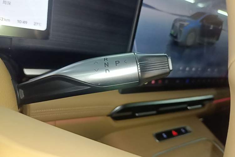 Used VOYAH Dream 2026 Model PHEV Kunpeng Pro Gear Lever