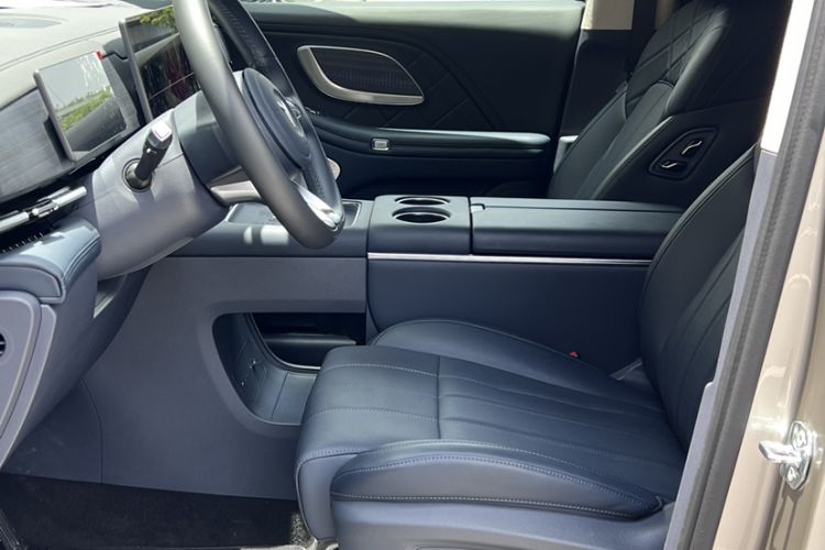 Used VOYAH Dream 2026 Model PHEV Qiankun Ultra Interior 1