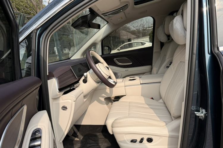 Used VOYAH Dream 2026 Model PHEV Qiankun Max Interior 2