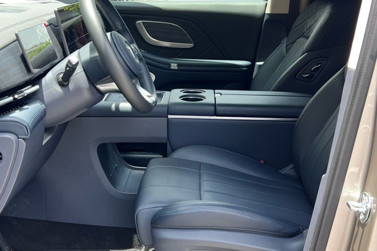 Used VOYAH Dream 2026 Model PHEV Qiankun Ultra Interior 2