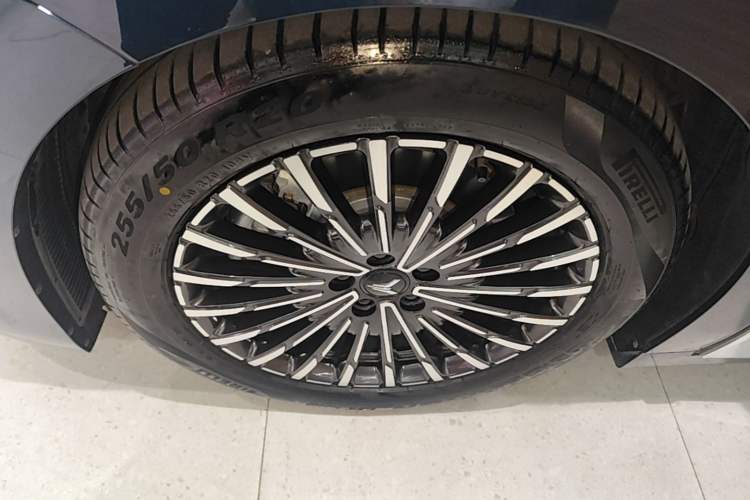 Used VOYAH Dream 2026 Model PHEV Qiankun Ultra Left Front Wheel Hub
