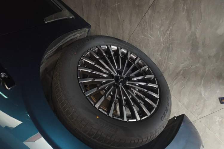 Used VOYAH Dream 2026 Model PHEV Qiankun Ultra Left Front Wheel Hub