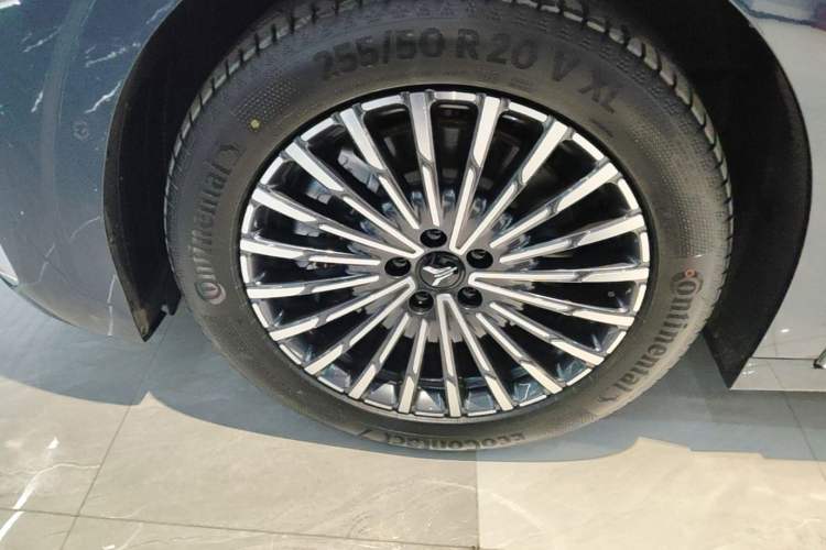 Used VOYAH Dream 2026 Model PHEV Kunpeng Pro Left Front Wheel Hub