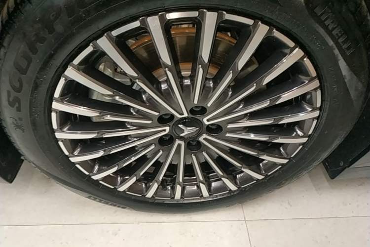 Used VOYAH Dream 2026 Model PHEV Qiankun Ultra Left Front Wheel Hub