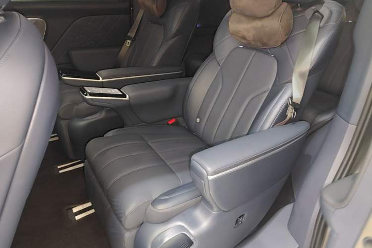 Used VOYAH Dream 2026 Model PHEV Qiankun Ultra Left Rear Seat