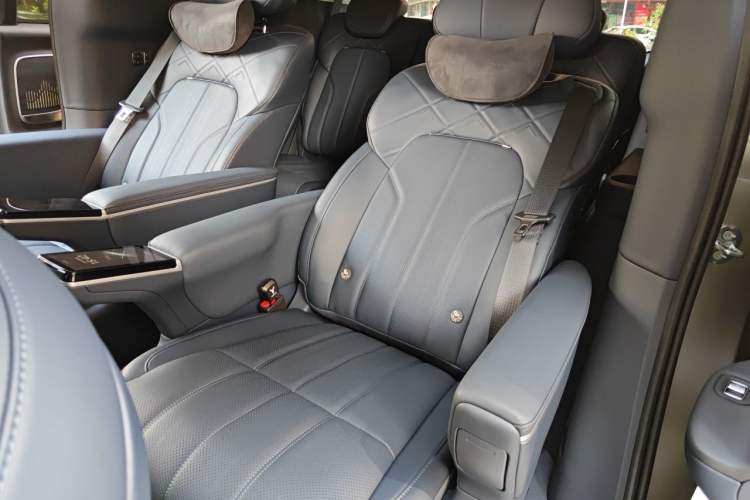 Used VOYAH Dream 2026 Model PHEV Qiankun Ultra Left Rear Seat