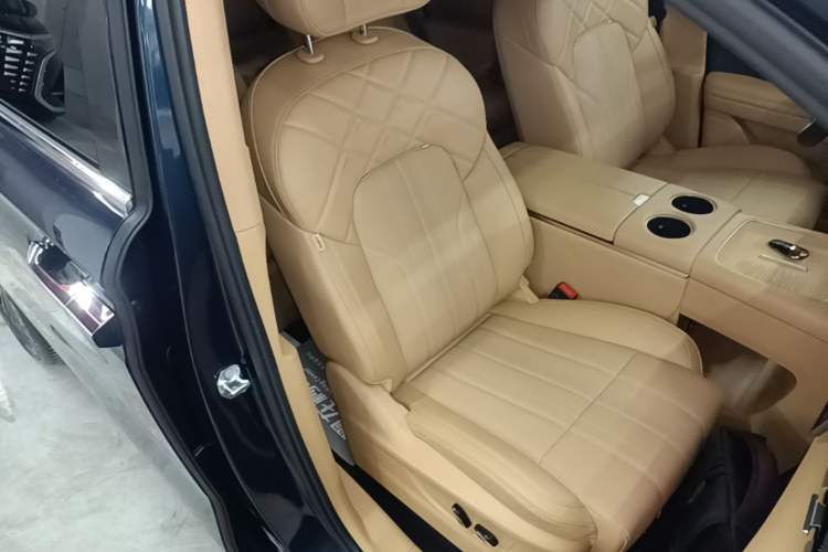 Used VOYAH Dream 2026 Model PHEV Kunpeng Pro Right Front Seat