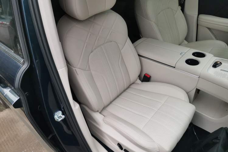 Used VOYAH Dream 2026 Model PHEV Qiankun Pro Right Front Seat