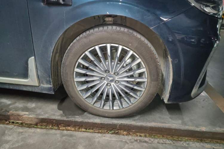 Used VOYAH Dream 2026 Model PHEV Qiankun Pro Right Front Wheel Hub