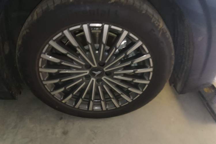 Used VOYAH Dream 2026 Model PHEV Kunpeng Max Right Front Wheel Hub