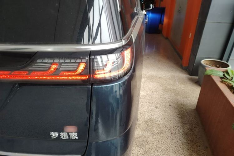 Used VOYAH Dream 2026 Model PHEV Qiankun Ultra Right Rear Taillight