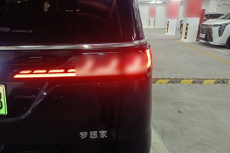 Used VOYAH Dream 2026 Model PHEV Kunpeng Pro Right Rear Taillight